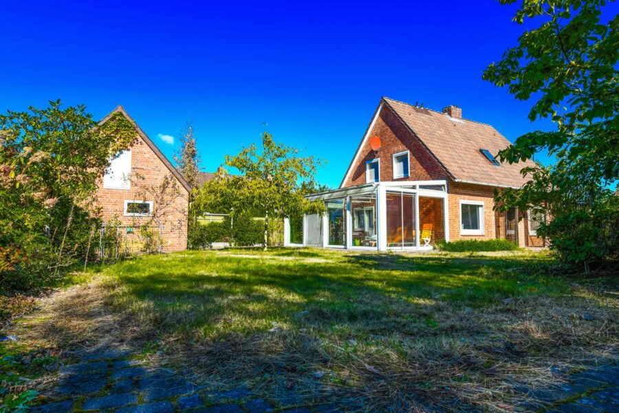 Einfamilienhaus auf einem großen Eigentumsgrundstück in ruhiger Wohnlage, 21391 Reppenstedt, Haus