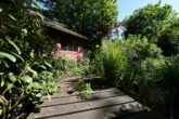 Einfamilienhaus in einem Gartenparadies mit eigenem Bachlauf - Eine von zwei Brücken